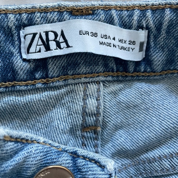 Zara mid rise jeans with slit hems near the bottom - Picture 6 of 6